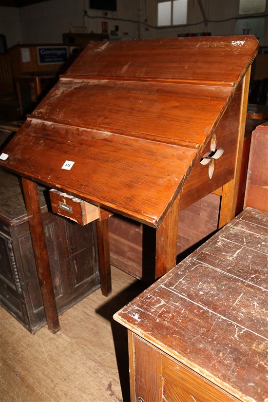 Hardwood lectern/reading desk(-)